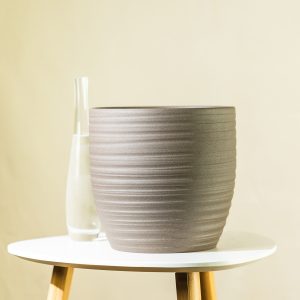 Sobna ukrasna tegla smeđa - 21cm